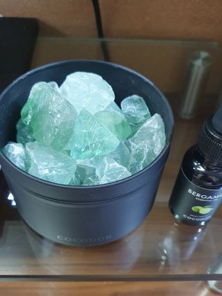 [코코도르] 스톤 에센셜 디퓨저 세트 (틴케이스+스톤+에센셜오일 20ml*2ea) — 5점을 준 리뷰어가 2024년 8월 올린 사용 사진