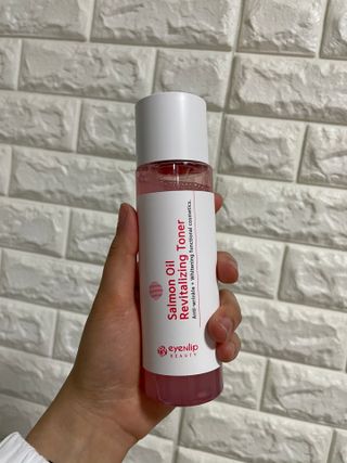 아이앤립 / EYENLIP 아이앤립 연어오일 리바이탈라이징 토너 — 5점을 준 리뷰어가 2021년 3월 올린 사용 사진