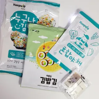 해풀잎 누구나 김밥*1ea [(혼합야채 35g *1ea,  김밥김 (5g, 5ea),  양념간장 (6g, 5ea), 참기름(5g, 2ea)] — 2점을 준 리뷰어가 2022년 7월 올린 사용 사진