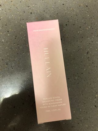 [휴랑] 오미자 2,000알로 피부 생기를 채워주는 밸런싱 크림 — 5점을 준 리뷰어가 2021년 11월 올린 사용 사진