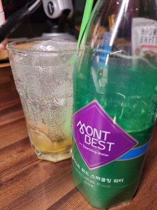 몽베스트 Montbest with Sparkling water Plain 20병 — 4.5점을 준 리뷰어가 2021년 11월 올린 사용 사진