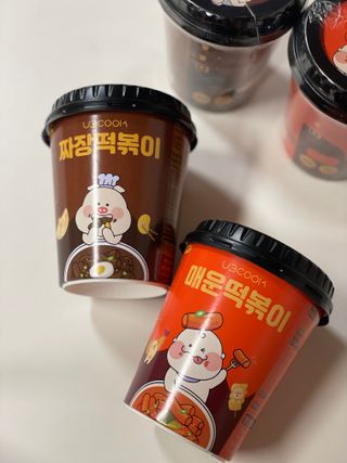 유비쿡 컵떡볶이 매운컵떡볶이2개/ 짜장컵떡볶이 2개  총 4개세트 — 4점을 준 리뷰어가 2021년 5월 올린 사용 사진