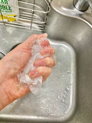 부직포나라 중금속유해물질ZERO 뜯어쓰는 주방 일회용수세미 60매 2매 — 4점을 준 리뷰어가 2022년 9월 올린 사용 사진