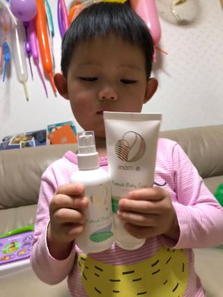 mom e 맘이 내추럴 베이비 케어 크림+바디오일 — 4점을 준 리뷰어가 2021년 1월 올린 사용 사진