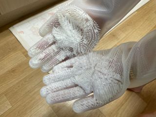 나무드 [매직싹싹] 고급형 친환경 실리콘 수세미 미끄럼방지 고무장갑 투명 1개 + 블랙 1개 캠핑용 야외 설거지 — 4.5점을 준 리뷰어가 2021년 9월 올린 사용 사진
