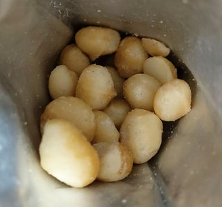 도이퉁 마카다미아 넛 90g  로얄 마카넛 오리지널 쏠트 허니 — 5점을 준 리뷰어가 2021년 2월 올린 사용 사진