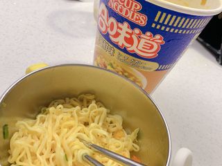 NISSIN 닛신 컵누들  4종 - 씨푸드오리지날, 씨푸드 스파이시, 씨푸드 커리, 씨푸드 XO소스 — 5점을 준 리뷰어가 2021년 12월 올린 사용 사진