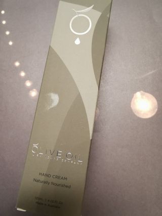 올리브 오일 스킨케어 컴퍼니 [OOSC] 보송보송한 내추럴리 너리시드 핸드크림 125ml — 5점을 준 리뷰어가 2021년 4월 올린 사용 사진