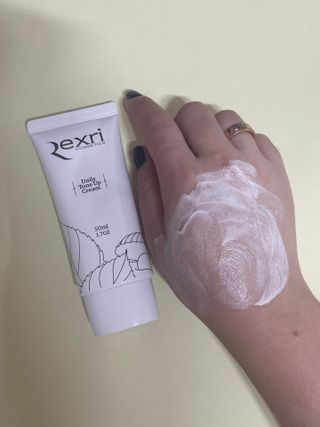 렉스리 데일리 톤업 크림 Rexri Daily Tone Up Cream — 5점을 준 리뷰어가 2022년 10월 올린 사용 사진