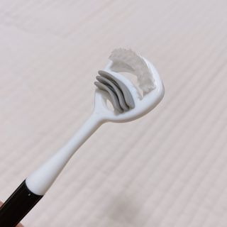 크리오 클리어스 혀백태제거 구취관리 혀클리너 — 5점을 준 리뷰어가 2021년 3월 올린 사용 사진