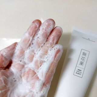 [베러오리진] 무화과 크리미 딥 폼 클렌저/피부 노폐물 & 미세먼지 99 세정 인증 민감성 피부 무자극 인증 — 5점을 준 리뷰어가 2021년 12월 올린 사용 사진