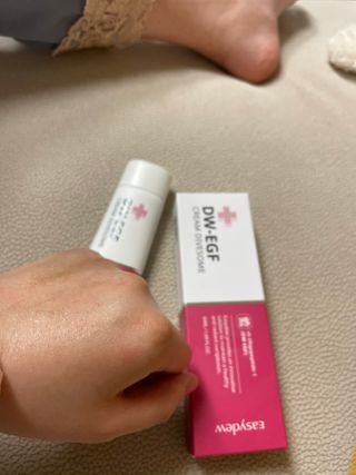 이지듀 DW-EGF 크림 다이브좀_콜라겐이 쏙쏙, 탄력피부로 다이빙 — 3점을 준 리뷰어가 2021년 3월 올린 사용 사진