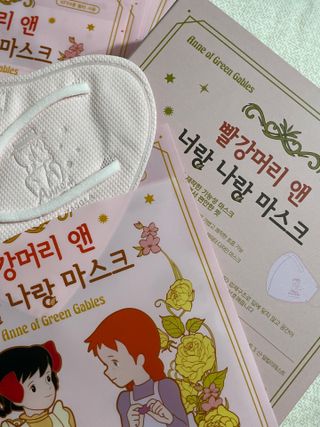 [숨그림]  덴탈마스크 짱구 우리아이 그리고 내가 쓰는 믿을수있는 케릭터 마스크  16종 — 5점을 준 리뷰어가 2021년 10월 올린 사용 사진