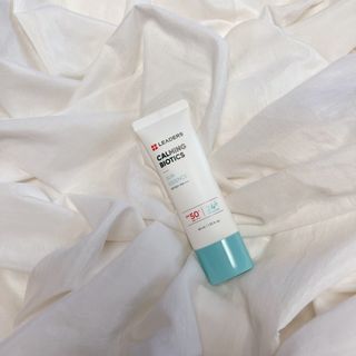 리더스코스메틱 리더스 카밍 바이오틱스 선 에센스 SPF 50+ PA++++ — 4.5점을 준 리뷰어가 2022년 6월 올린 사용 사진