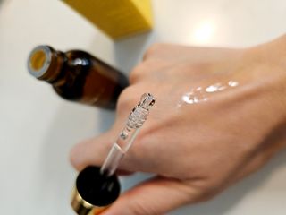 스킨큐어 산다화 비타민c 화이트닝 에센스 30ml — 5점을 준 리뷰어가 2023년 12월 올린 사용 사진