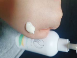 mom e 맘이 내추럴 베이비 케어 샴푸앤바스+로션 — 5점을 준 리뷰어가 2021년 1월 올린 사용 사진