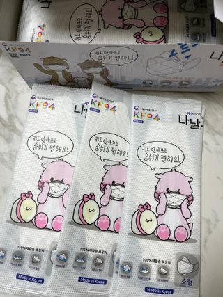 케이파이 나날마스크 [케이파이 나날] KF94 마스크 50매입 (개별포장) ,  여름에도 좋은 숨쉬기 편한 순수 국산 마스크 — 5점을 준 리뷰어가 2022년 9월 올린 사용 사진