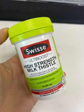 Swisse 스위스 고함량 밀크씨슬 35,000mg 60정 — 4.5점을 준 리뷰어가 2021년 11월 올린 사용 사진