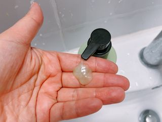 프리마인 메이크업과 들뜨는 각질까지 한방에 깐달걀로! 순하기까지한 셀베이스 그린티클렌저(200ml) — 5점을 준 리뷰어가 2023년 4월 올린 사용 사진
