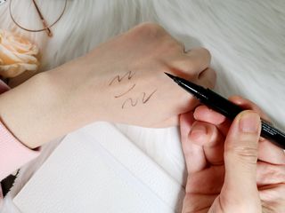 씨스터앤 퍼펙트 엣지 브러쉬 펜 라이너 2종 택 1 — 5점을 준 리뷰어가 2022년 1월 올린 사용 사진