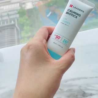 리더스코스메틱 리더스 카밍 바이오틱스 선 에센스 SPF 50+ PA++++ — 5점을 준 리뷰어가 2022년 6월 올린 사용 사진