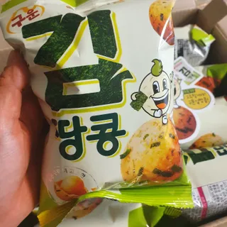 오리온 오징어땅콩의 짭짤고소 신제품, 구운김땅콩 — 5점을 준 리뷰어가 2022년 5월 올린 사용 사진