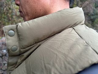 다운블로우 [카키] 179번지 남자 마운틴 무광 하이넥 패딩 조끼 YAN 7700 — 5점을 준 리뷰어가 2024년 12월 올린 사용 사진