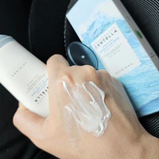 [스킨1004] 마다가스카르 센텔라 히알루-시카 워터핏 선세럼 50ml — 5점을 준 리뷰어가 2024년 6월 올린 사용 사진