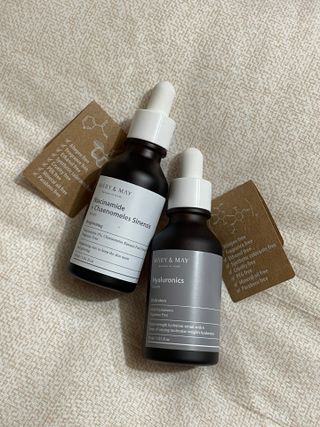 마리엔메이 히알루로닉스 세럼 ,나이아신아마이드 모과 세럼, 마린콜라겐 세럼, 청귤 흰목이버섯 추출물 세럼 — 4점을 준 리뷰어가 2021년 10월 올린 사용 사진