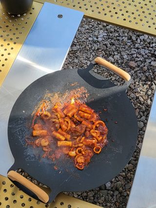 화끈한녀석들 새오똥400g 새우,오징어,똥집 볶음요리 소스,밀떡, 참기름 포함 — 5점을 준 리뷰어가 2022년 12월 올린 사용 사진