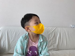 [블루 본 아이노우] 유아용 컬러마스크 40 PCS SET 2중 택 1 — 5점을 준 리뷰어가 2021년 5월 올린 사용 사진