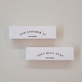 멈칫(MUMCHIT) 넥퍼퓸 NECKPERFUME 2가지 향 — 5점을 준 리뷰어가 2021년 11월 올린 사용 사진