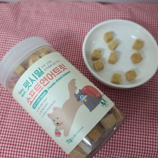 [펫시밀] 원물그대로 영양듬뿍 진공동결건조 북어트릿75g,치킨트릿100g,연어트릿75g 강아지 고양이 간식 — 5점을 준 리뷰어가 2023년 5월 올린 사용 사진