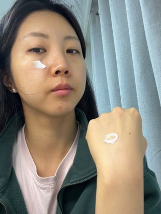 나우 [리브엠]피부 속부터 겹겹이, 촘촘하게! 워터핏8중 수분착붙 크림 — 5점을 준 리뷰어가 2024년 12월 올린 사용 사진