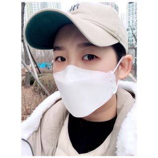 위케어 KF94 마스크 숨쉬기편한 귀안아픈마스크 국산원부자재 사용 식약처 승인 마스크 — 5점을 준 리뷰어가 2021년 2월 올린 사용 사진