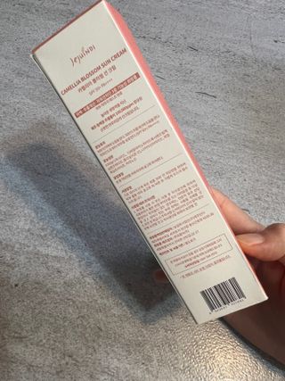 제주인디 카멜리아 블러썸 선크림 — 5점을 준 리뷰어가 2023년 9월 올린 사용 사진