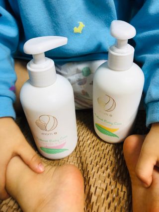 mom e 맘이 내추럴 베이비 케어 샴푸앤바스+로션 — 5점을 준 리뷰어가 2021년 1월 올린 사용 사진