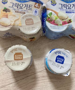 매일바이오 그릭요거트 오리지널 플레인 4개, 로스터리 커피믹스 4개 — 4.5점을 준 리뷰어가 2021년 12월 올린 사용 사진