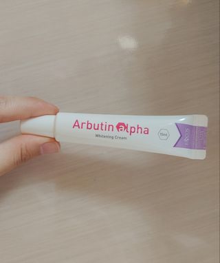 이엔코스 알부틴 알파 화이트닝크림 — 4점을 준 리뷰어가 2021년 3월 올린 사용 사진