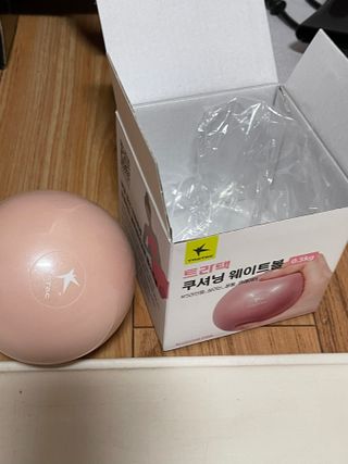 트라택 쿠셔닝 웨이트볼 0.5kg + 1kg SET — 3점을 준 리뷰어가 2022년 4월 올린 사용 사진