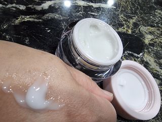 프리마인 바르기만 하면 철벽 스킨케어+24시간 마스크팩 효과. 셀라브 리제너레이팅 시스템 부스터+크림 세트 — 5점을 준 리뷰어가 2023년 7월 올린 사용 사진