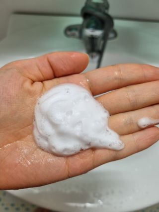 코스모먼트 부스티모 부스팅샴푸60ml + 비듬세정 진정샴푸50ml — 4점을 준 리뷰어가 2022년 1월 올린 사용 사진