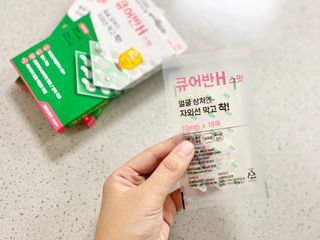 [큐어반H 스팟] 자외선 99프로 차단되는 스틱타입 스팟밴드(1팩 / 66매입) — 4점을 준 리뷰어가 2022년 11월 올린 사용 사진