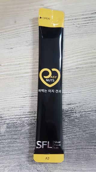 짜먹는 이지견과 짜먹는 이지아몬드, 짜먹는 이지허니피넛, 짜먹는 이지캐슈넛 각 10g X  10포 — 3점을 준 리뷰어가 2021년 2월 올린 사용 사진