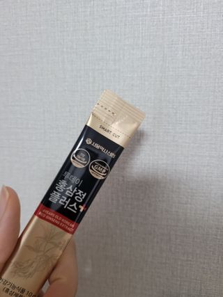 서울약사신협_투데이홍삼정플러스스틱_10g x 30포 — 5점을 준 리뷰어가 2021년 5월 올린 사용 사진