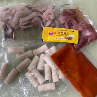 화끈한녀석들 새오똥400g 새우,오징어,똥집 볶음요리 소스,밀떡, 참기름 포함 — 4.5점을 준 리뷰어가 2022년 12월 올린 사용 사진