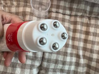 건강누리인터내셔날 큐어레스트 스포츠 마사지 닥터페인 바디 핫 롤링 볼 크림(100ml) — 4점을 준 리뷰어가 2022년 3월 올린 사용 사진