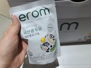 이롬 황성주 박사의 국산콩 두유 검은콩과 17곡 프리미엄 — 5점을 준 리뷰어가 2021년 5월 올린 사용 사진