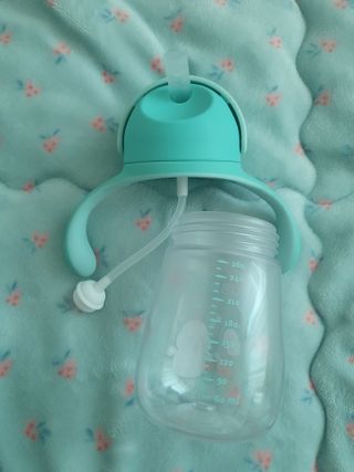 유비맘 트라이탄 코니빨대컵_컬러 랜덤 발송 — 5점을 준 리뷰어가 2021년 1월 올린 사용 사진