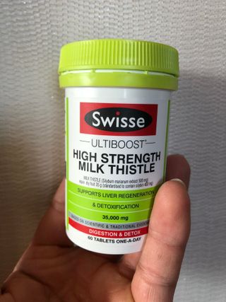 Swisse 스위스 고함량 밀크씨슬 35,000mg 60정 — 5점을 준 리뷰어가 2021년 11월 올린 사용 사진